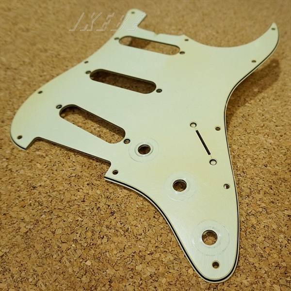 Montreux Retrovibe Parts Series 64 SC pickguard relic [206]