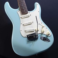 【イケベリユースOSAKA Bargain！】【USED】American Deluxe Stratcaster Daphne Blue