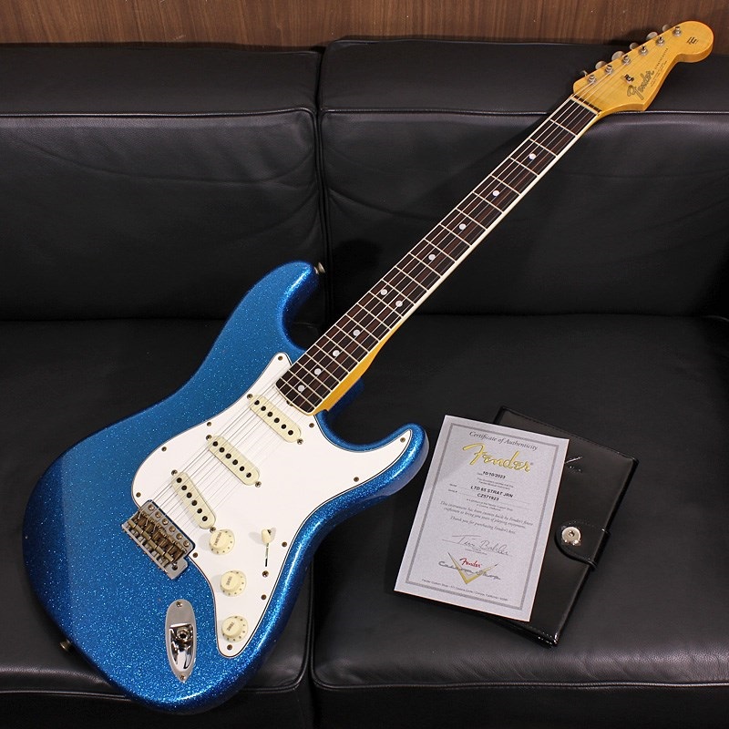 Limited Edition 1965 Stratocaster Journeyman Relic Aged Blue Sparkle SN. CZ571923の商品画像