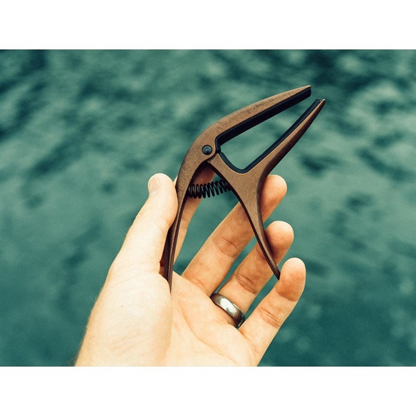 ERNIE BALL AXIS CAPO #9602 (BRONZE) 画像2