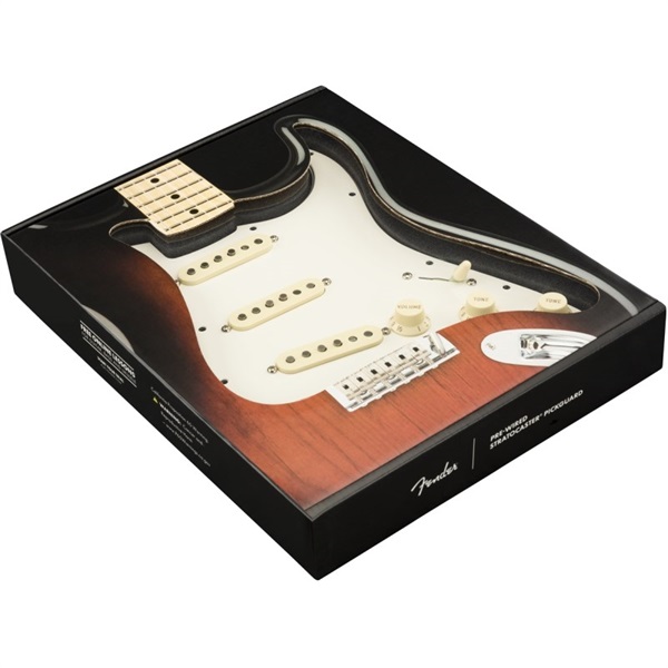 Fender USA Pre-Wired Strat Pickguard， Tex-Mex SSS (Parchment