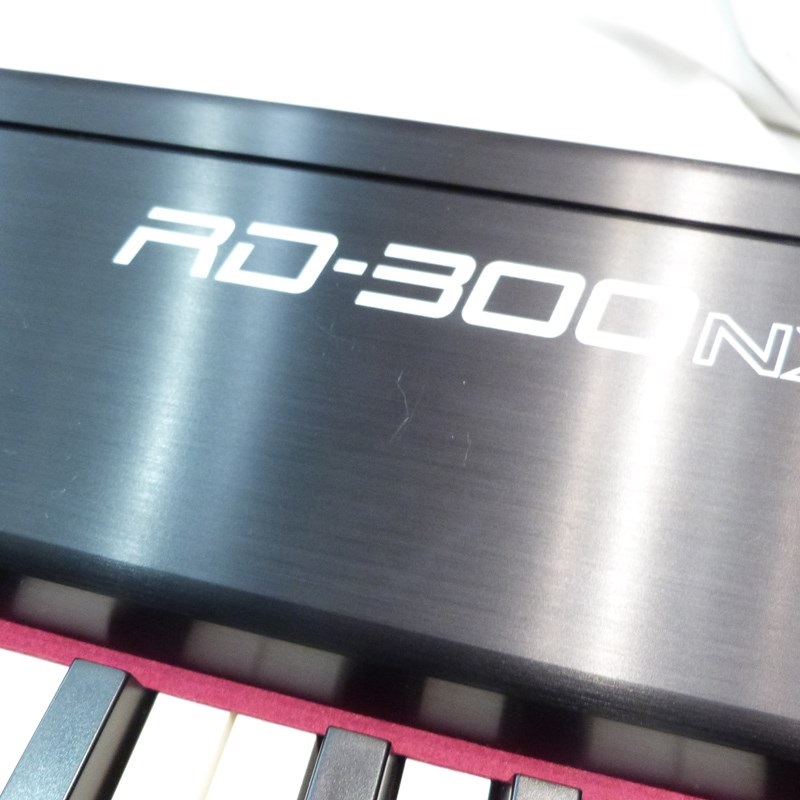 Roland 【USED】RD-300NX【ソフトケース付属】 ※配送事項要ご確認 ｜イケベ楽器店オンラインストア