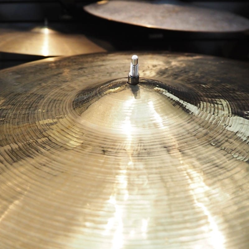 SABIAN Artisan Light Ride Brilliant 22 [VL-22AR/L-B:2520g]【SABIAN選定会2024ドラステ】  ｜イケベ楽器店オンラインストア