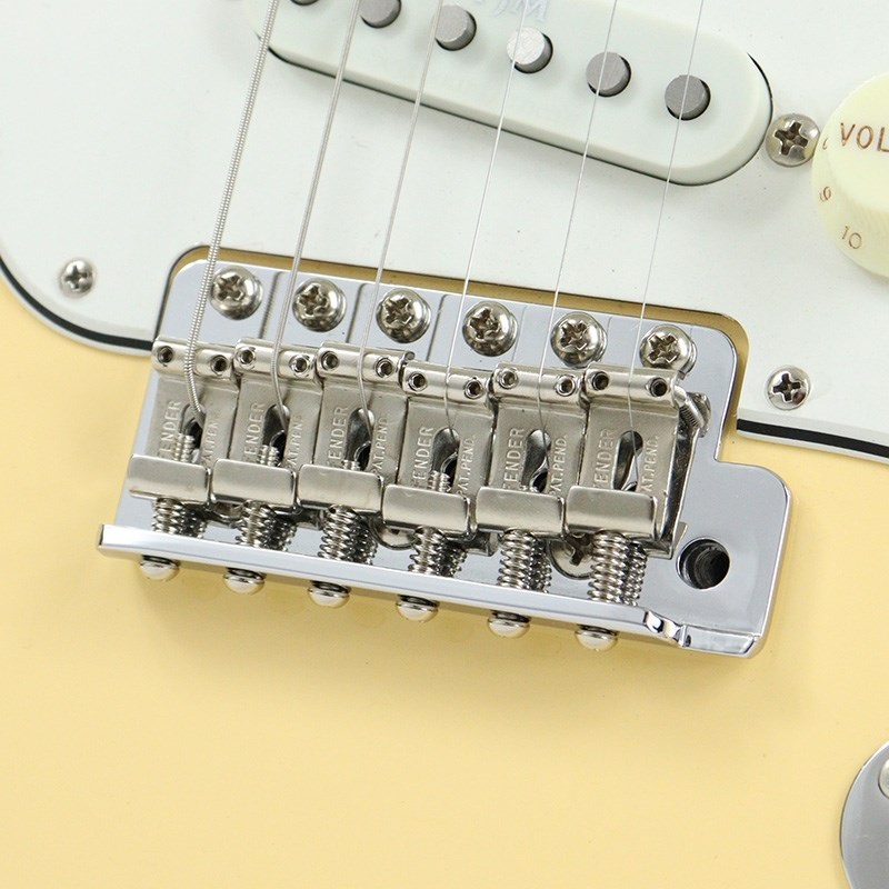 Fender Custom Shop Artist Collection Yngwie Malmsteen Signature Stratocaster  (Vintage White/Scalloped Maple) [SN.R137694] ｜イケベ楽器店オンラインストア