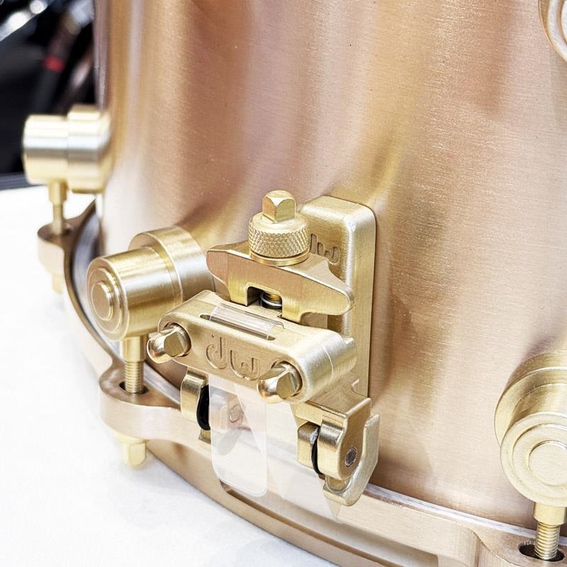 dw dw MFG True-Cast Snare Drum 14×7 [Sand-Cast，Machined Bell Bronze Shell and Hardware/No.050 of 100/専用ハードケース付属/DRVZ0714STZ] 画像6
