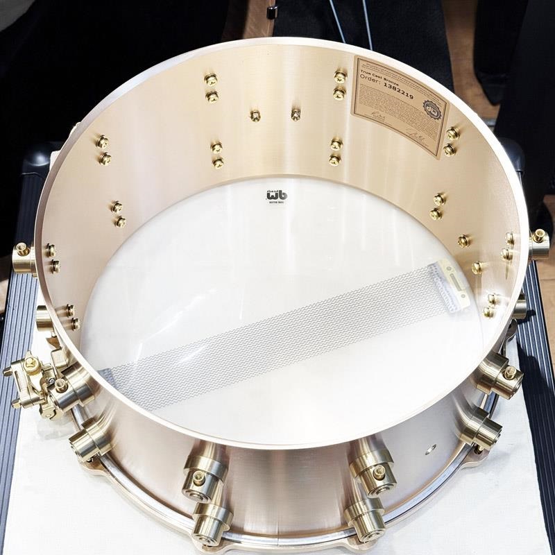 dw dw MFG True-Cast Snare Drum 14×7 [Sand-Cast，Machined Bell Bronze Shell and Hardware/No.050 of 100/専用ハードケース付属/DRVZ0714STZ] 画像9