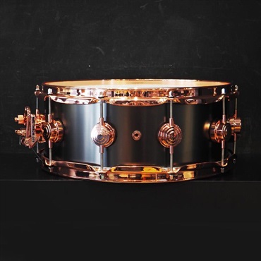 dw DRVD5514SVPBK [Collector's Satin Black Over Brass Snare 14×5.5 / Copper Finish Hardware]【日本初入荷/特注品】 画像1